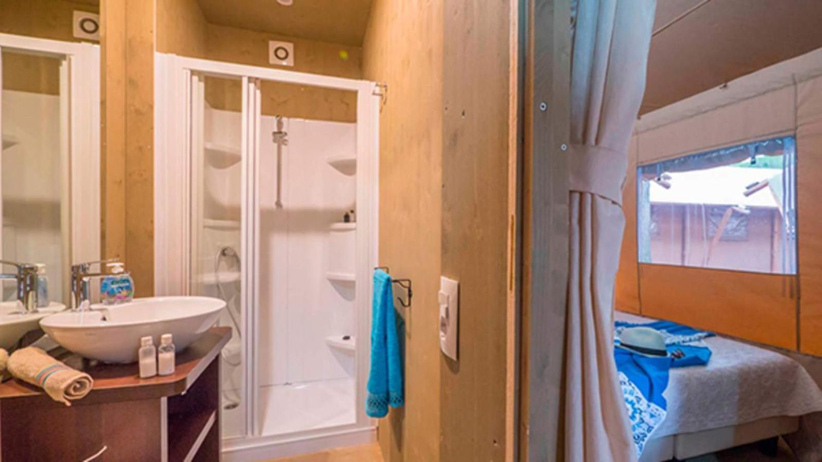 Eurocamp Tents At Campsite Val Saline Hotel Rovinj Luaran gambar